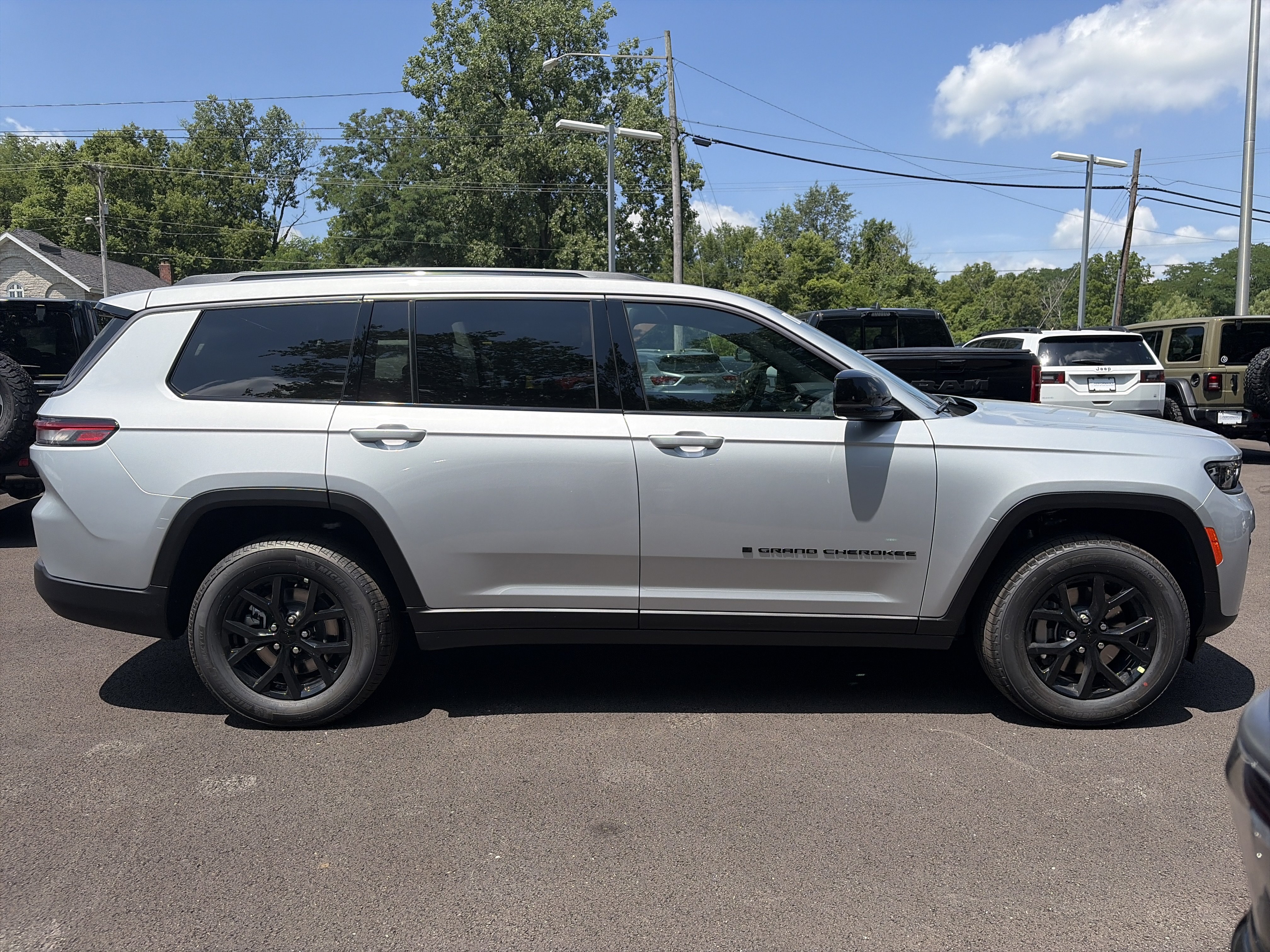 New 2026 Jeep Grand Cherokee L 4WD image 24