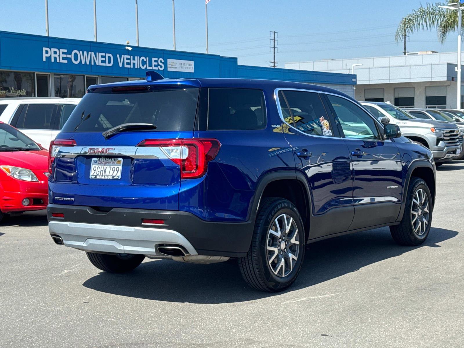 Used 2023 GMC Acadia SLE image 5