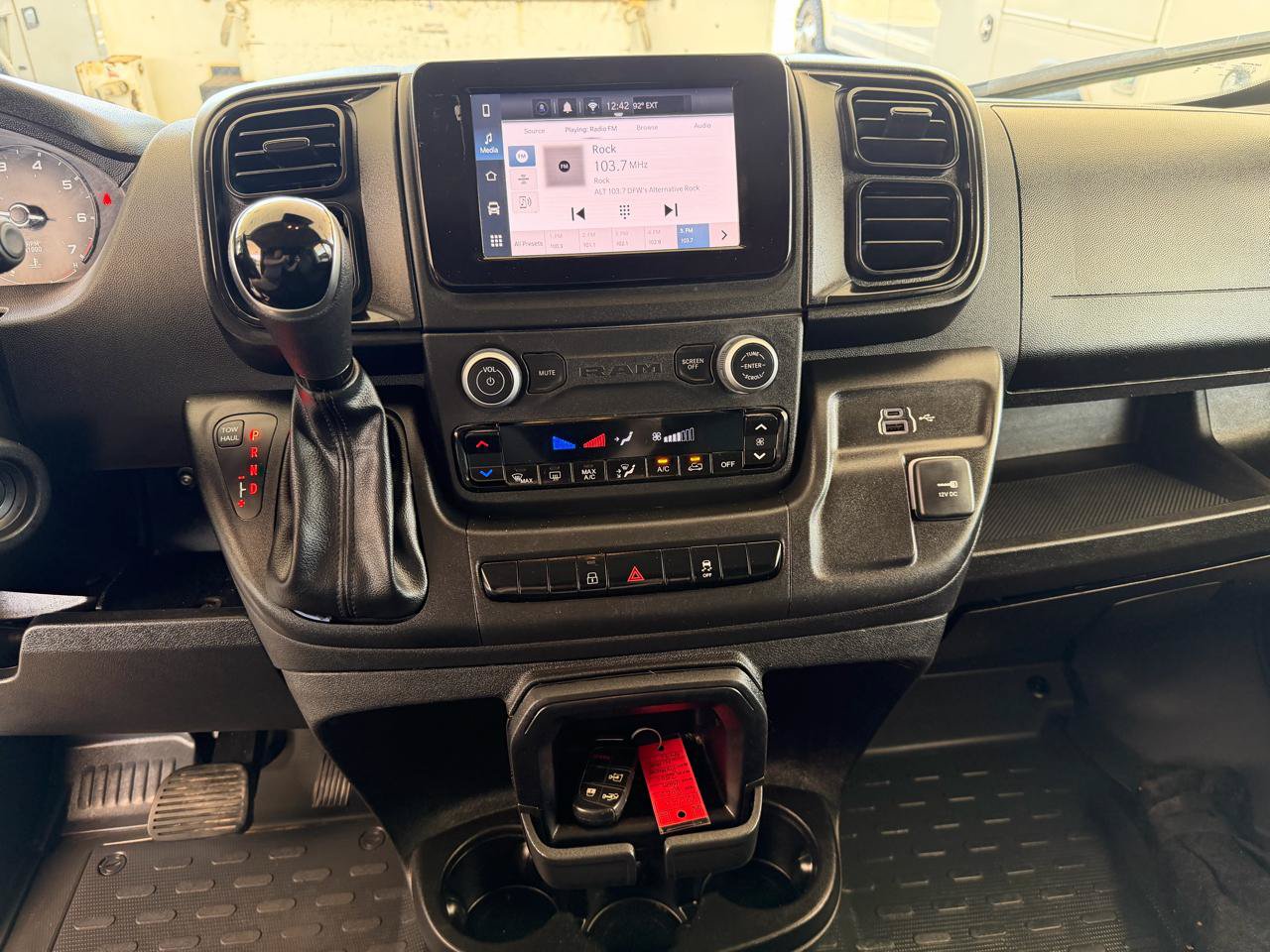 Used 2025 RAM ProMaster 2500 w/ Convenience Group FWD image 13