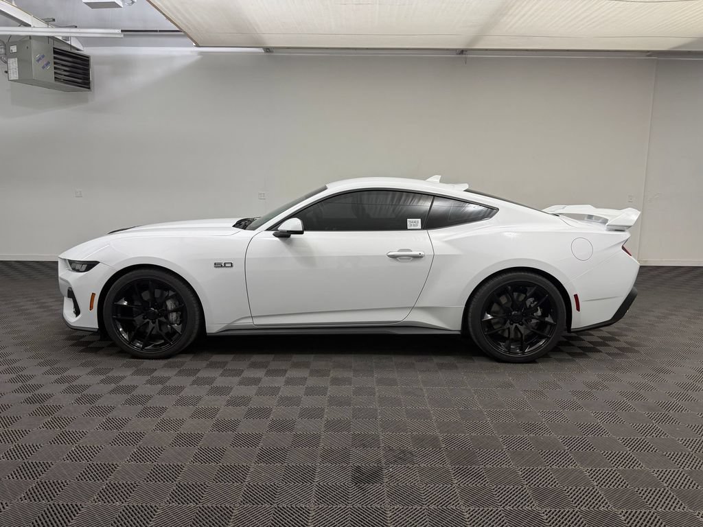 Used 2025 Ford Mustang GT Premium RWD image 2