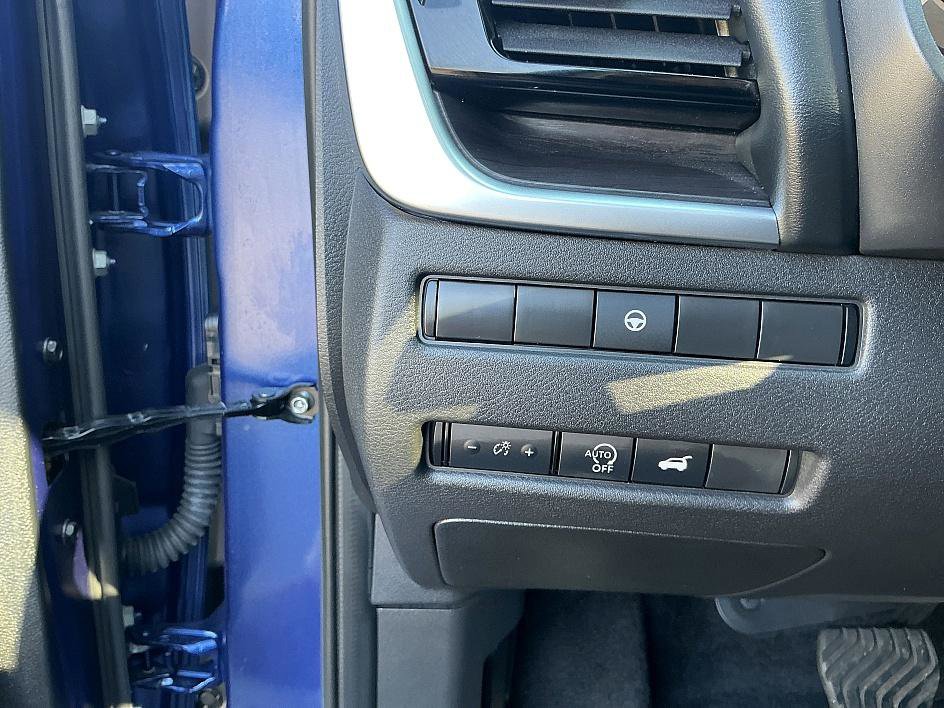 Used 2023 Nissan Rogue Platinum image 13