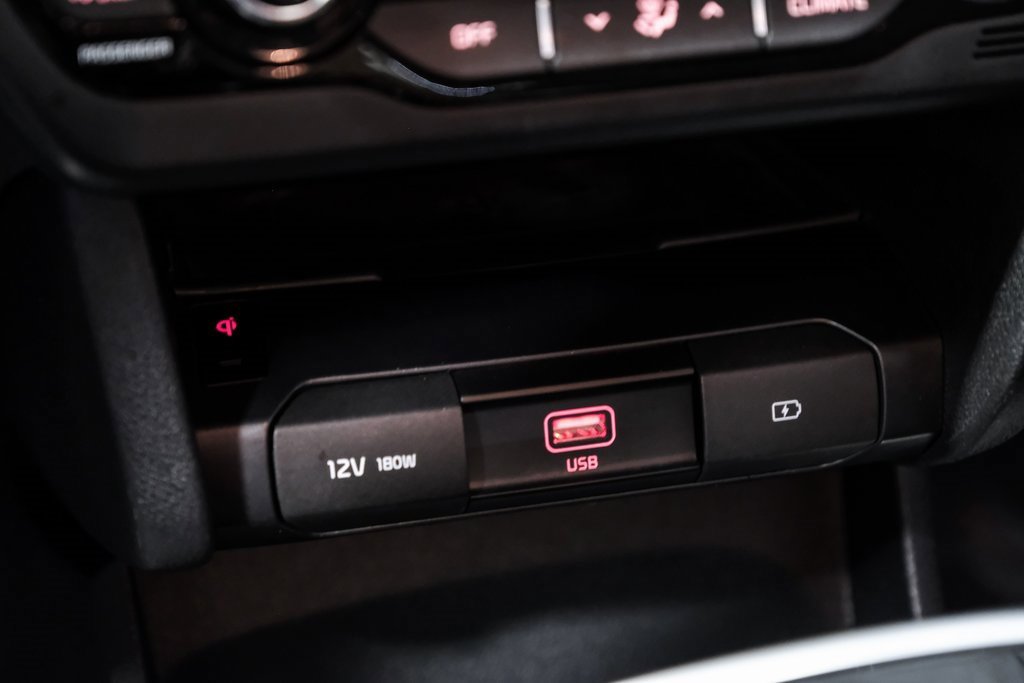 Used 2022 Kia Niro EX image 32