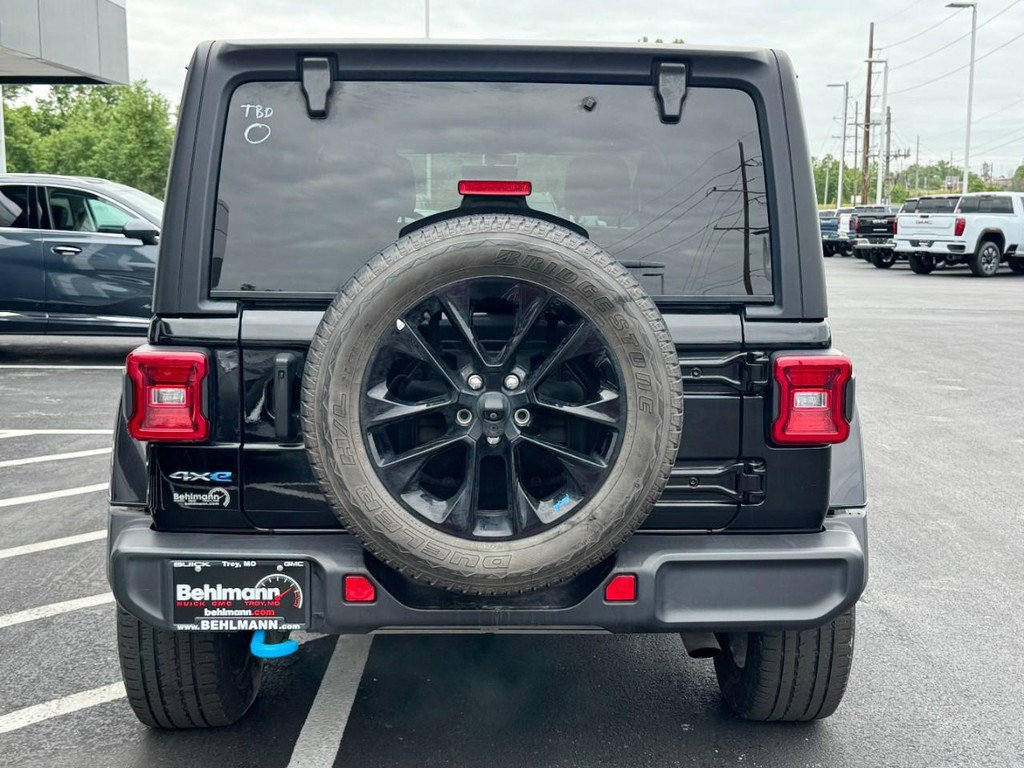 Used 2023 Jeep Wrangler Unlimited Sahara AWD/4WD image 5