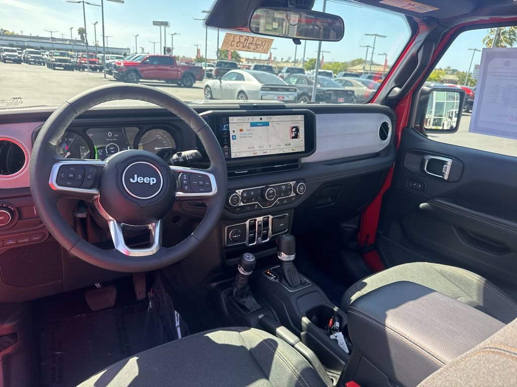 Certified 2025 Jeep Wrangler Unlimited Sahara w/ Safety Group AWD/4WD image 18