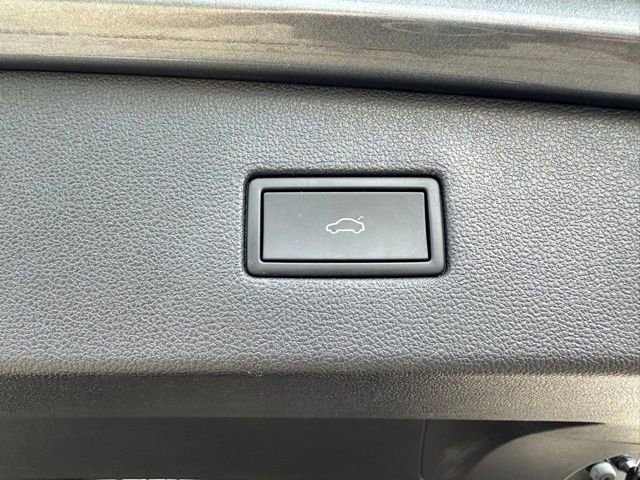 Used 2022 Volkswagen Tiguan SE R-Line image 22