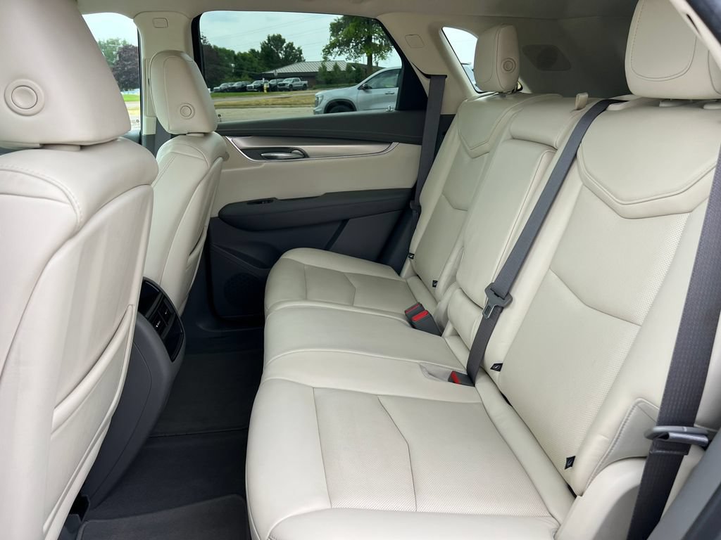 Used 2018 Cadillac XT5 Luxury w/ Driver Awareness Package AWD/4WD image 4