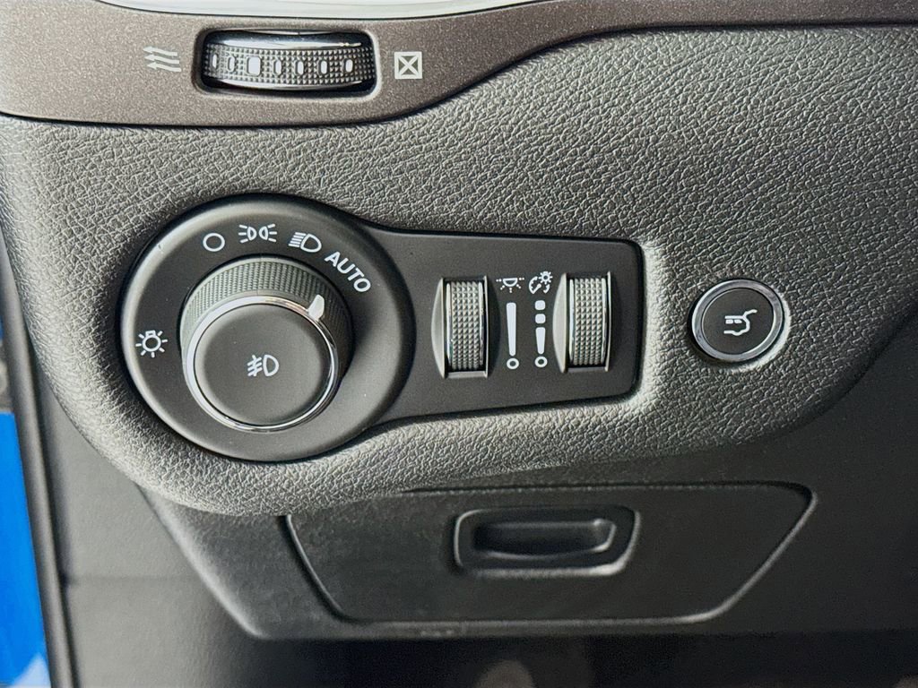 Used 2021 Jeep Cherokee Trailhawk w/ Trailer Tow Group AWD/4WD image 10