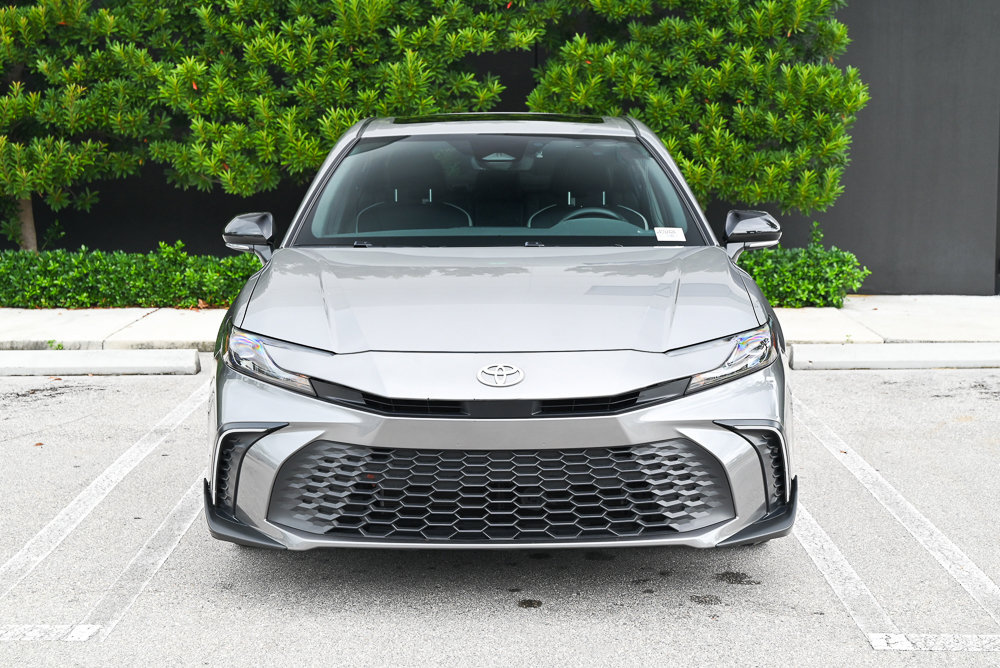 Used 2025 Toyota Camry SE w/ Convenience Package FWD image 2