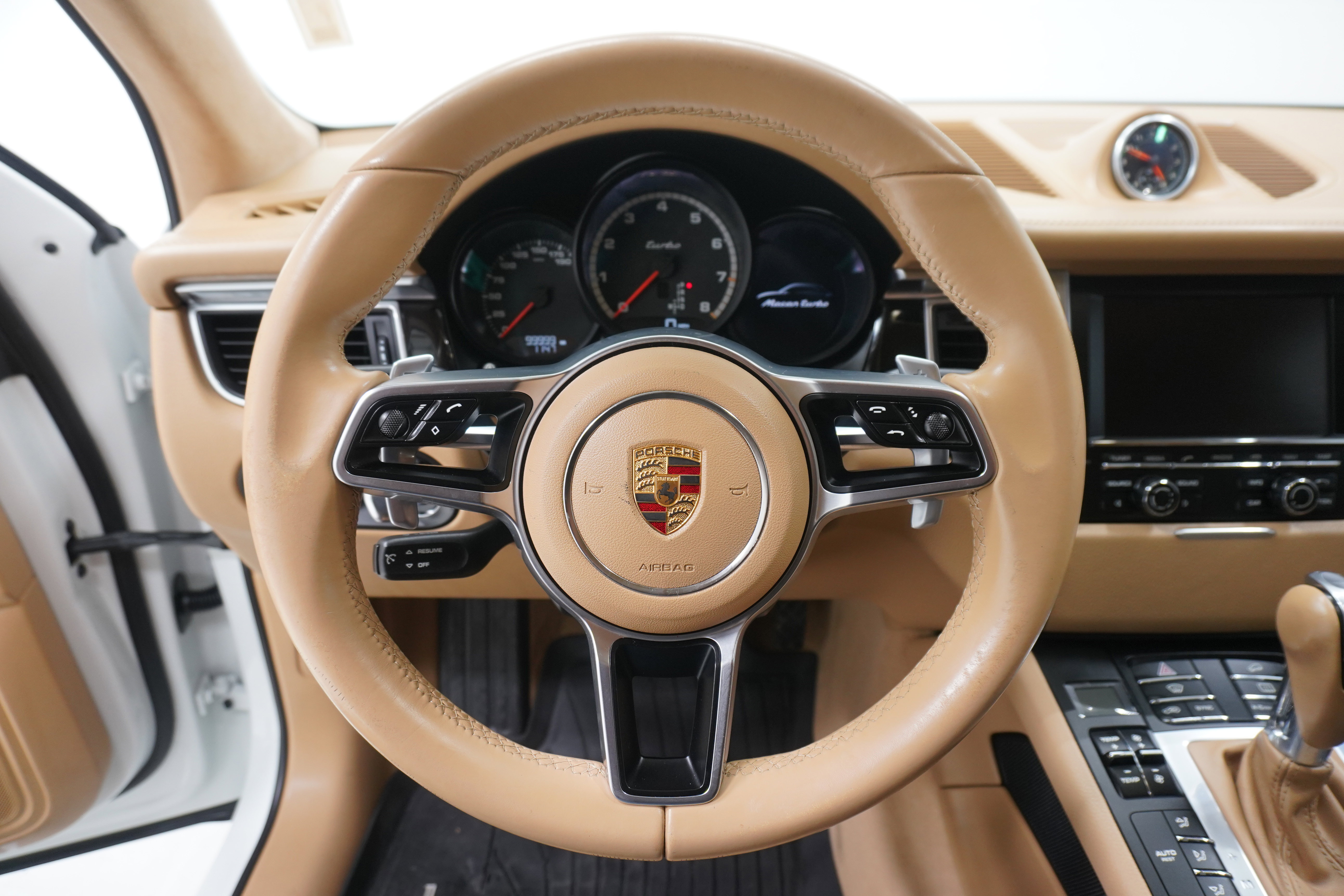 Used 2015 Porsche Macan Turbo image 16