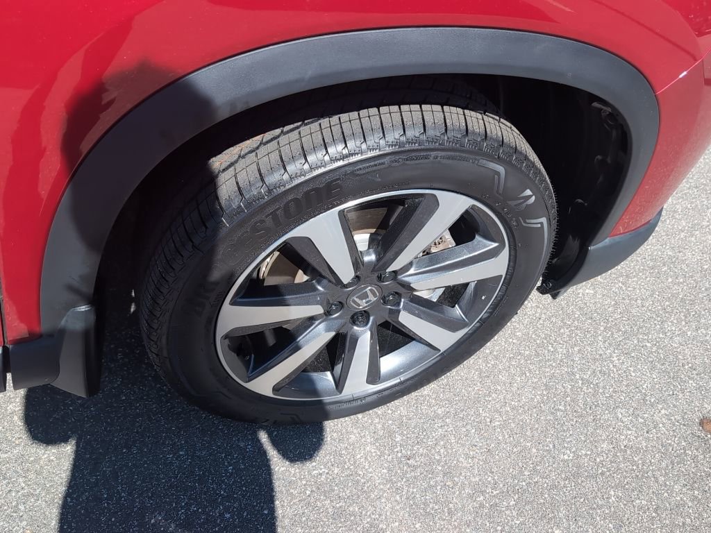 Certified 2025 Honda Pilot Touring image 9