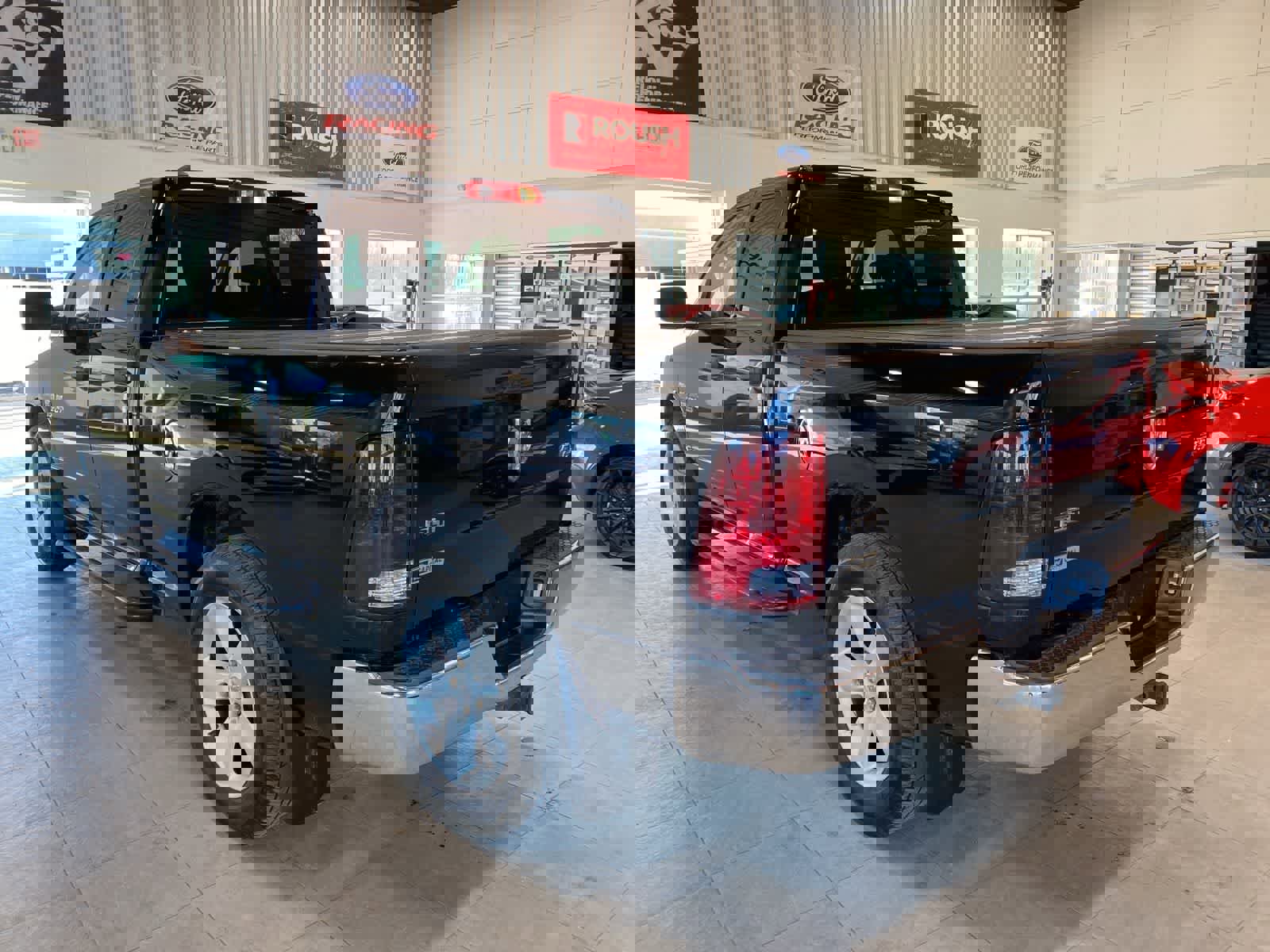 Used 2019 RAM 1500 Classic SLT image 3