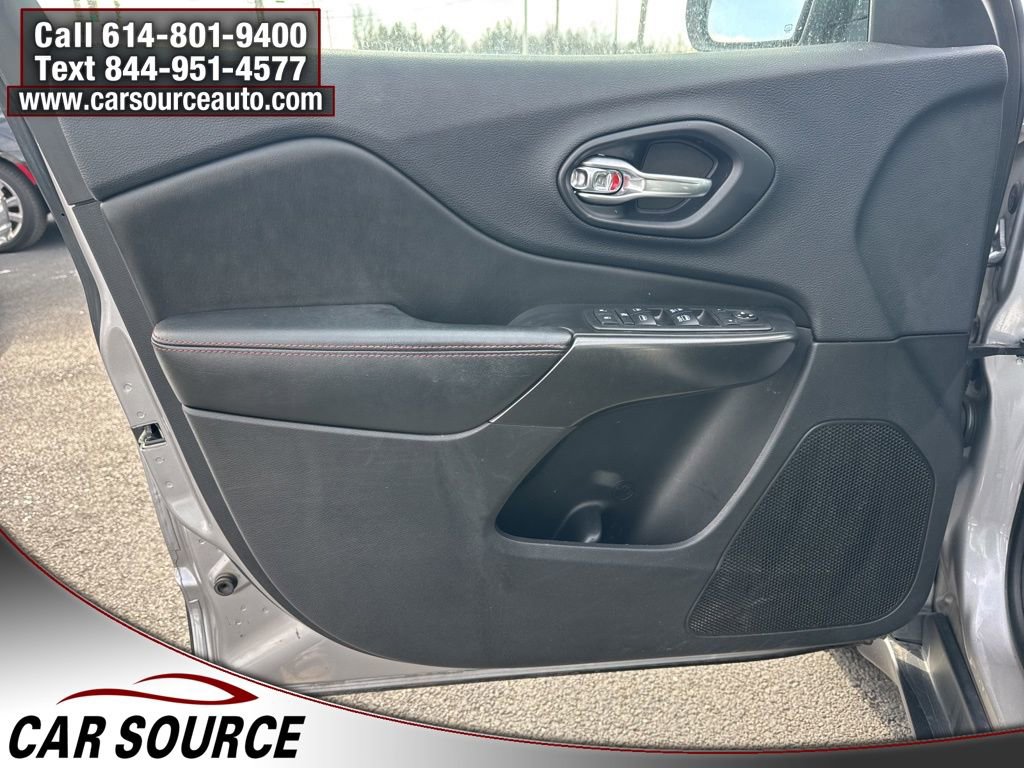 Used 2019 Jeep Cherokee Trailhawk image 17