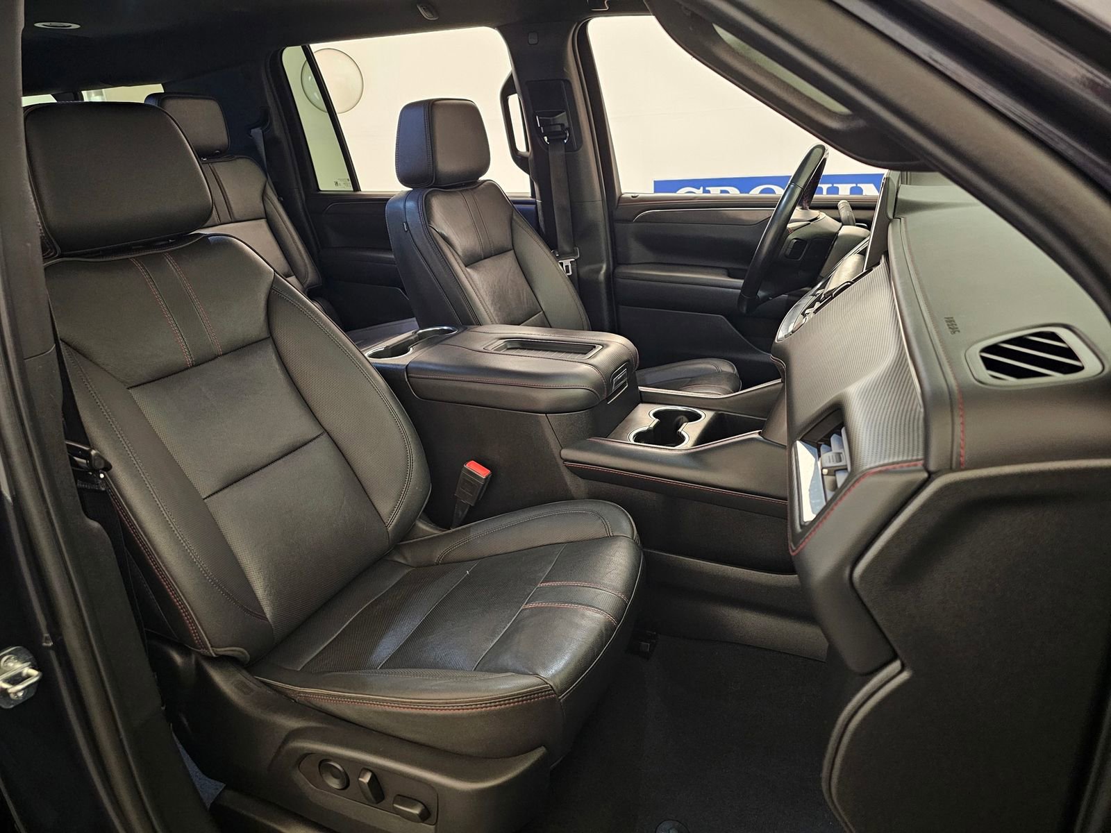 Used 2022 Chevrolet Suburban RST w/ Sport Performance Package image 25