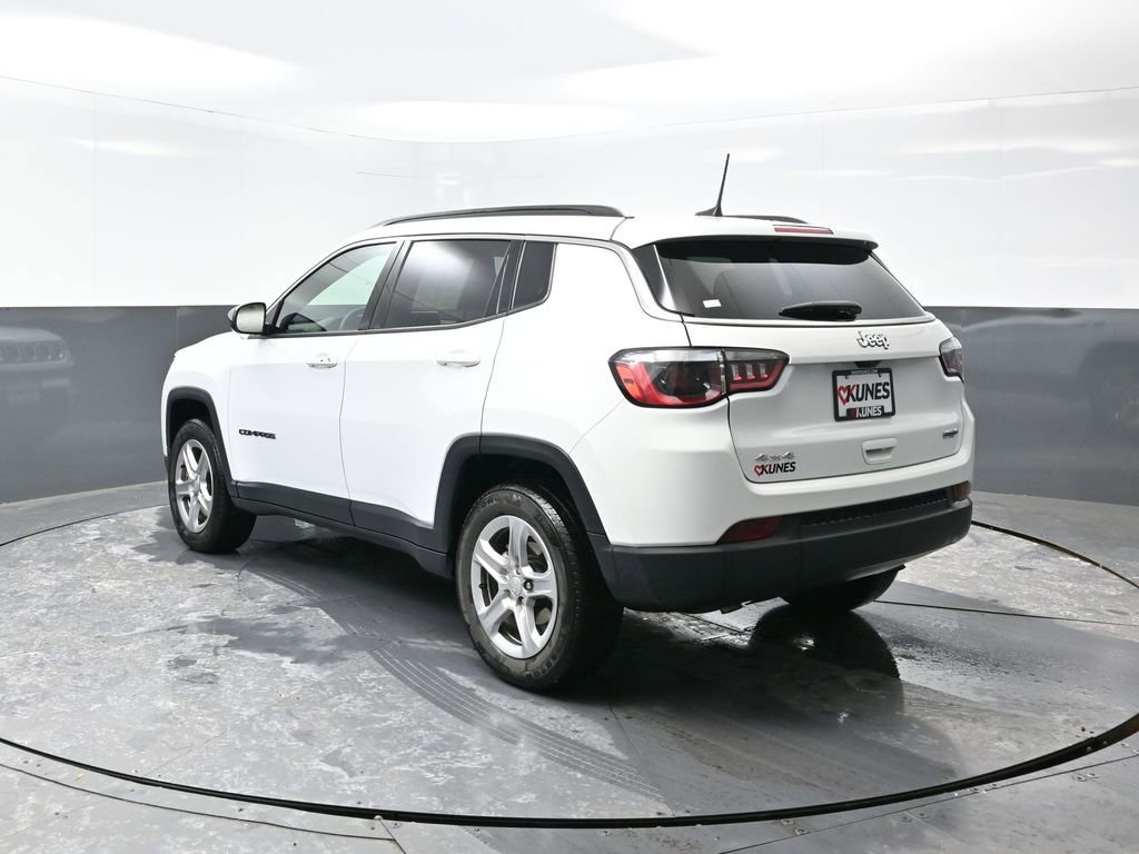 Used 2024 Jeep Compass Latitude image 11