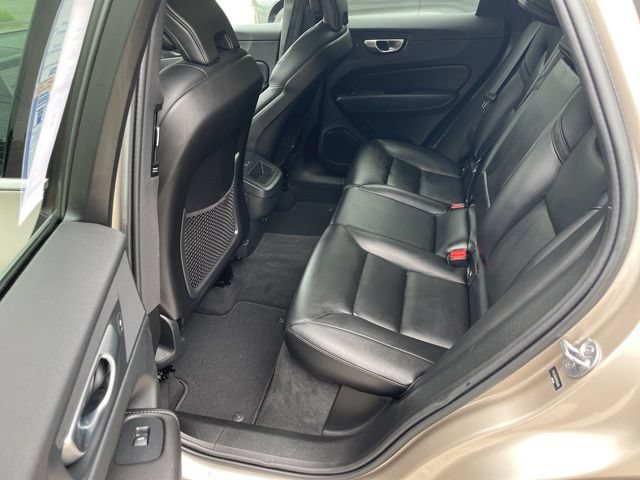 Certified 2023 Volvo XC60 B5 Core w/ Climate Package AWD/4WD image 12