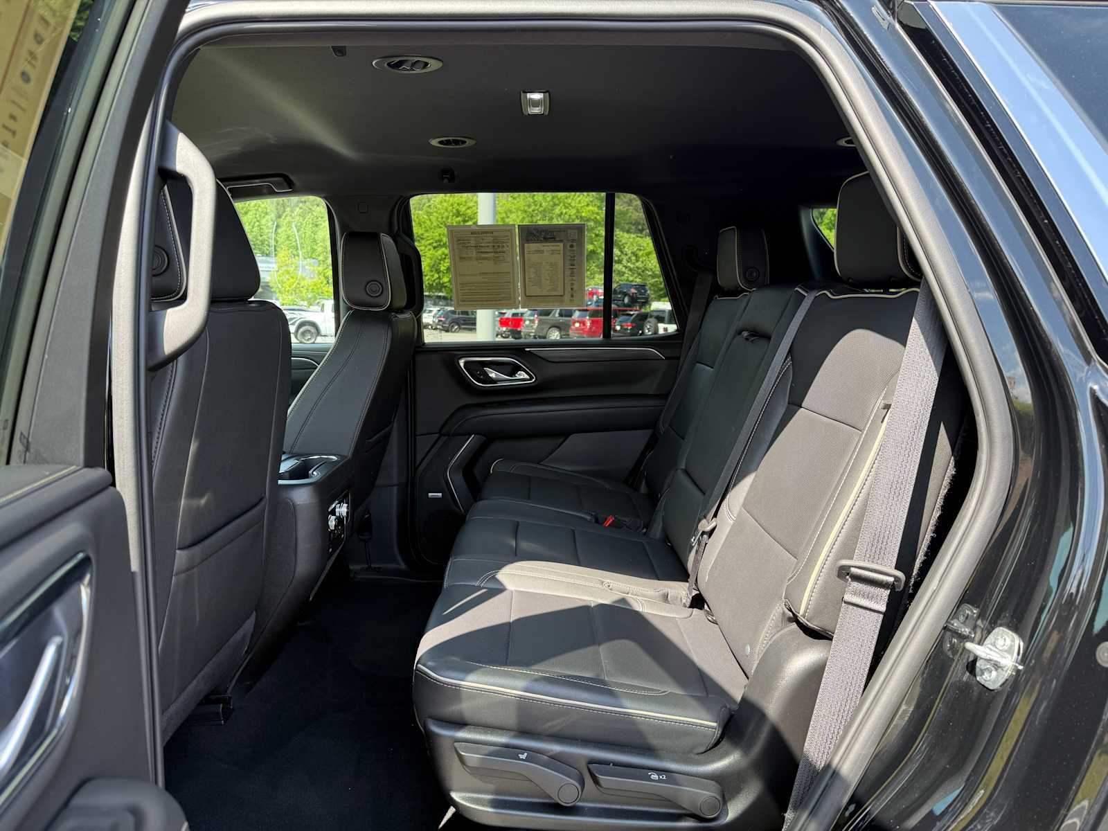 Used 2024 GMC Yukon SLT RWD image 25
