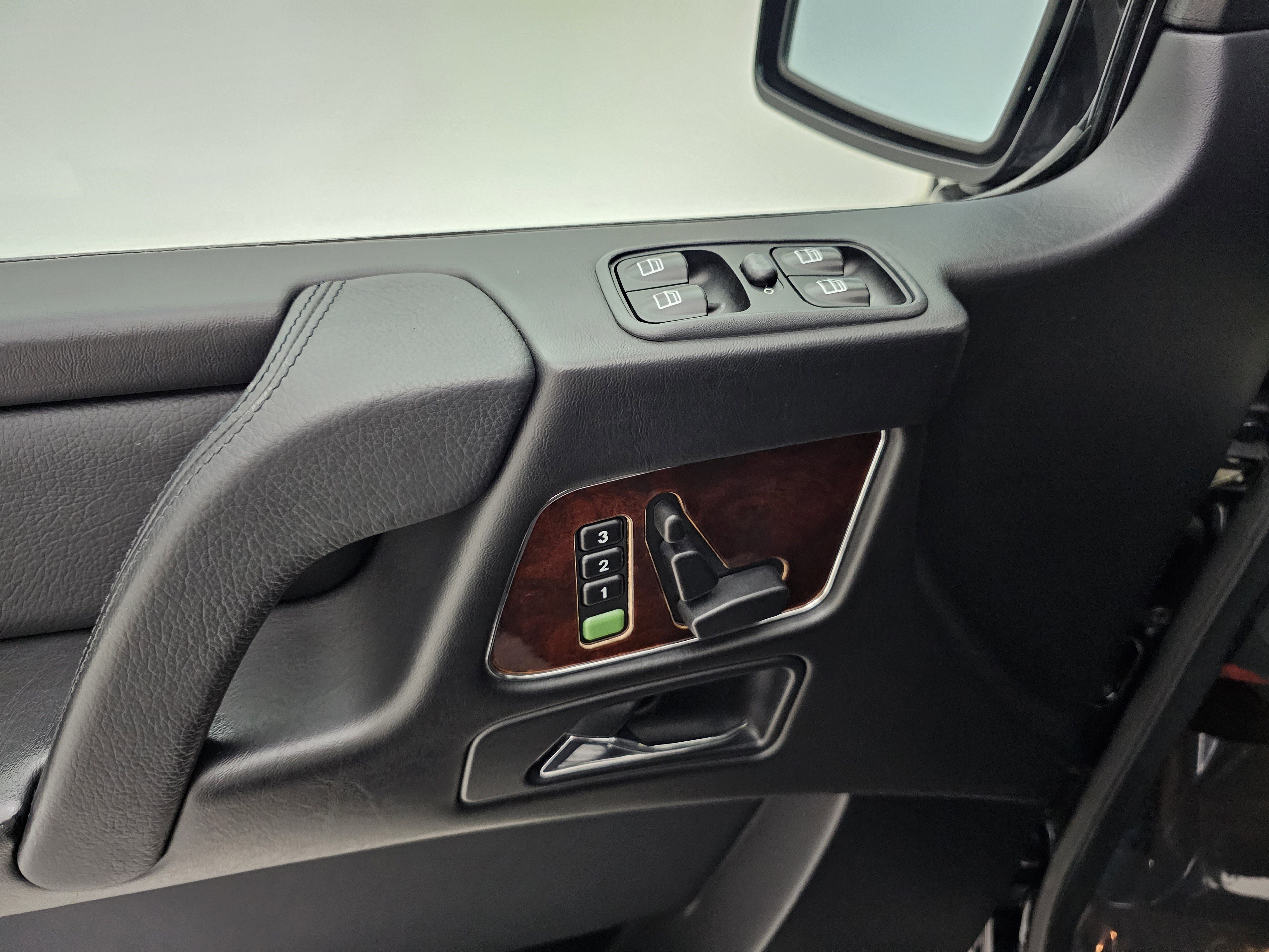 Used 2012 Mercedes-Benz G 550 image 13