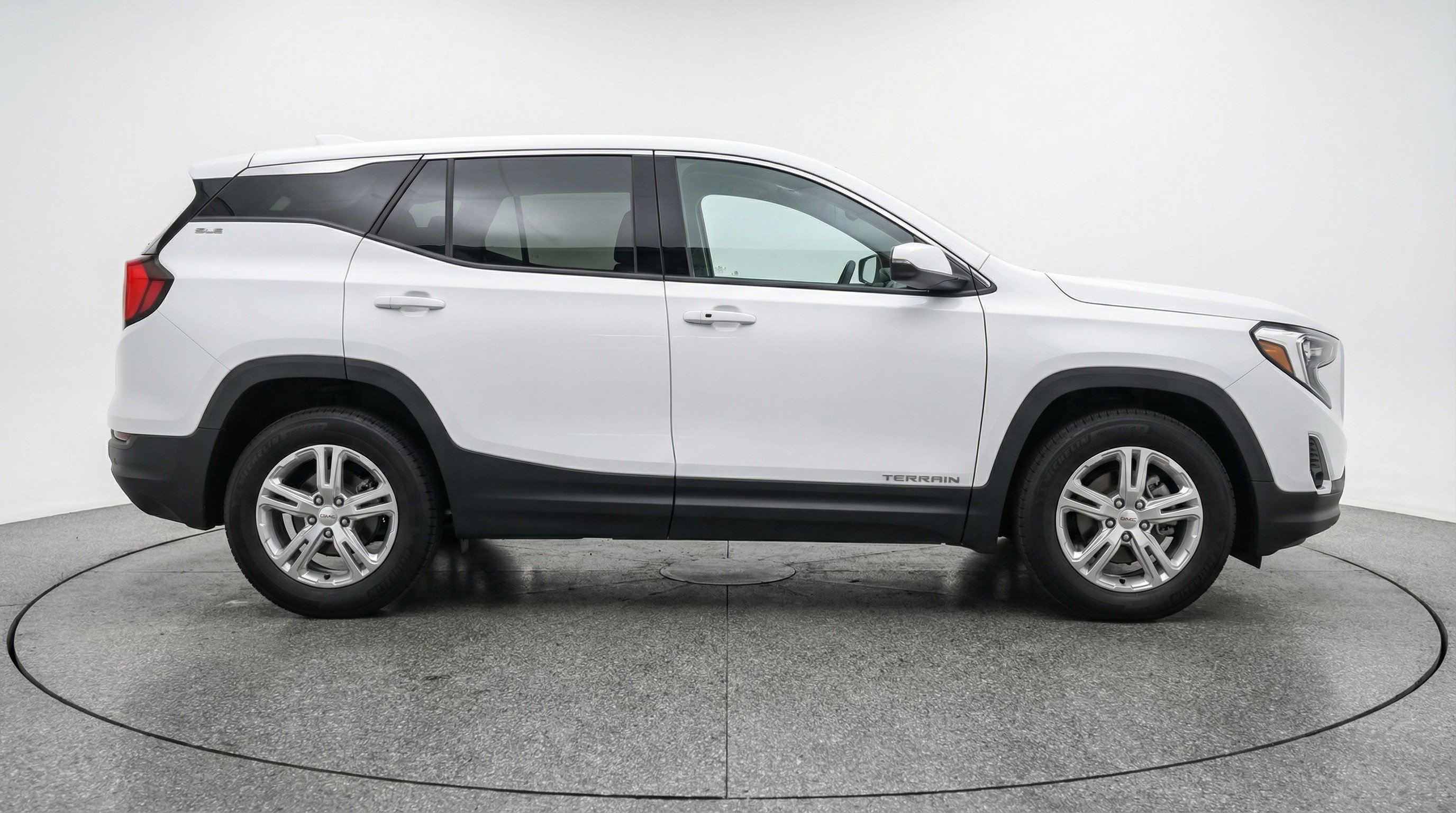 Used 2024 GMC Terrain SLE FWD image 11
