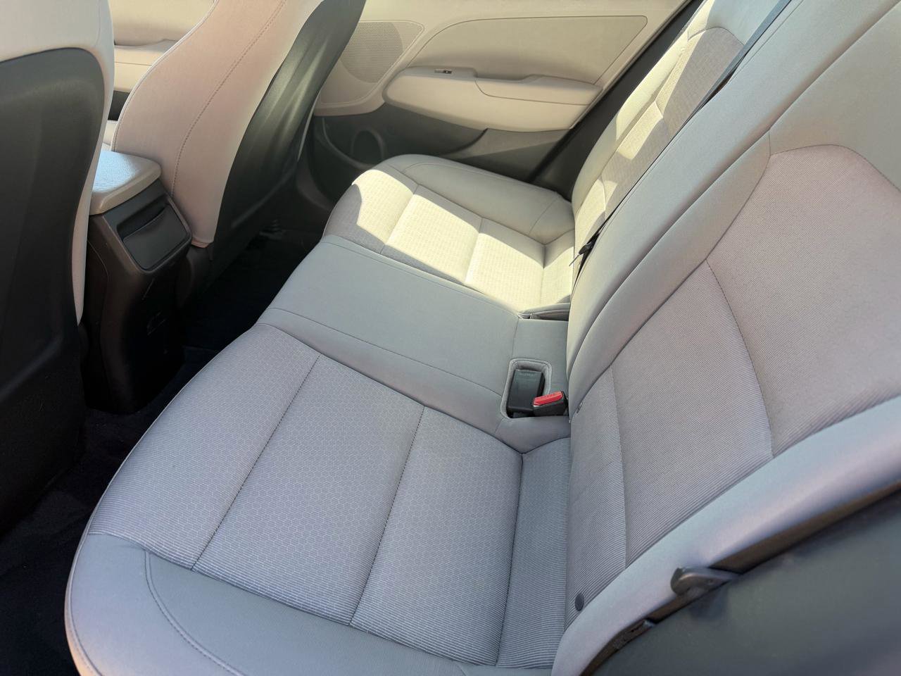 Used 2017 Hyundai Elantra SE image 14