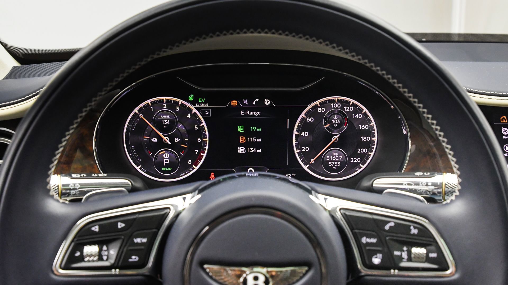 Certified 2024 Bentley Flying Spur Mulliner image 20