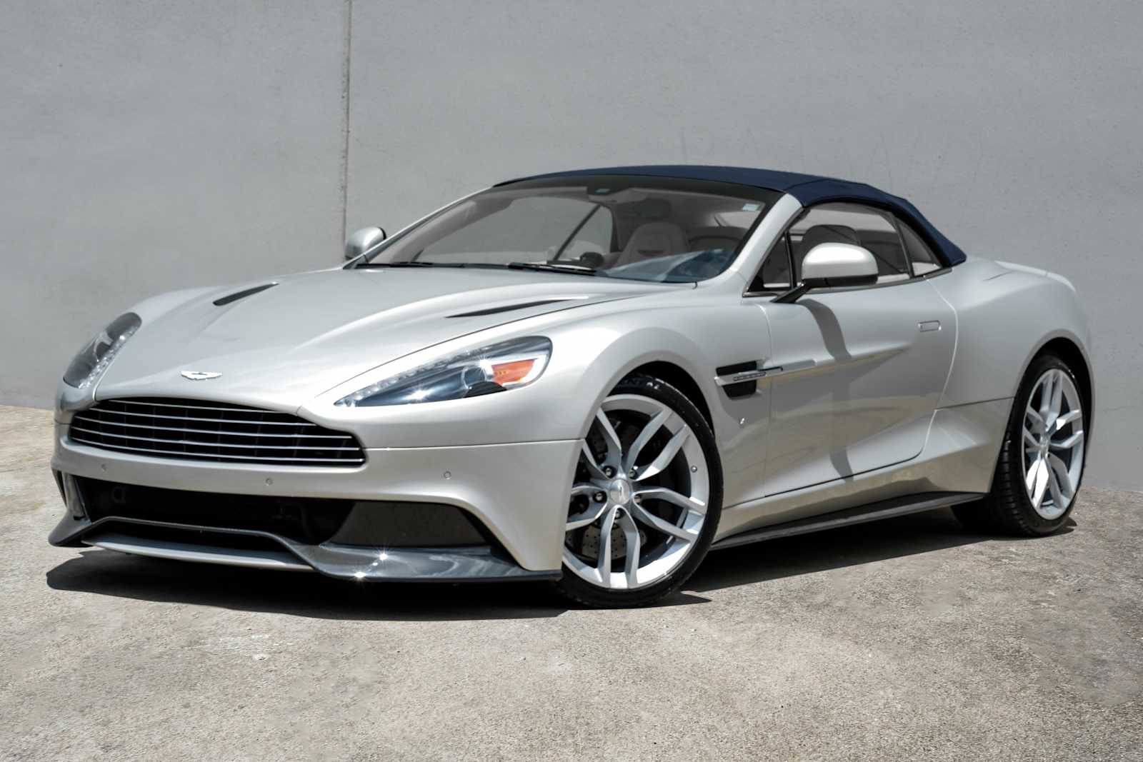 Used 2016 Aston Martin Vanquish Volante RWD image 5