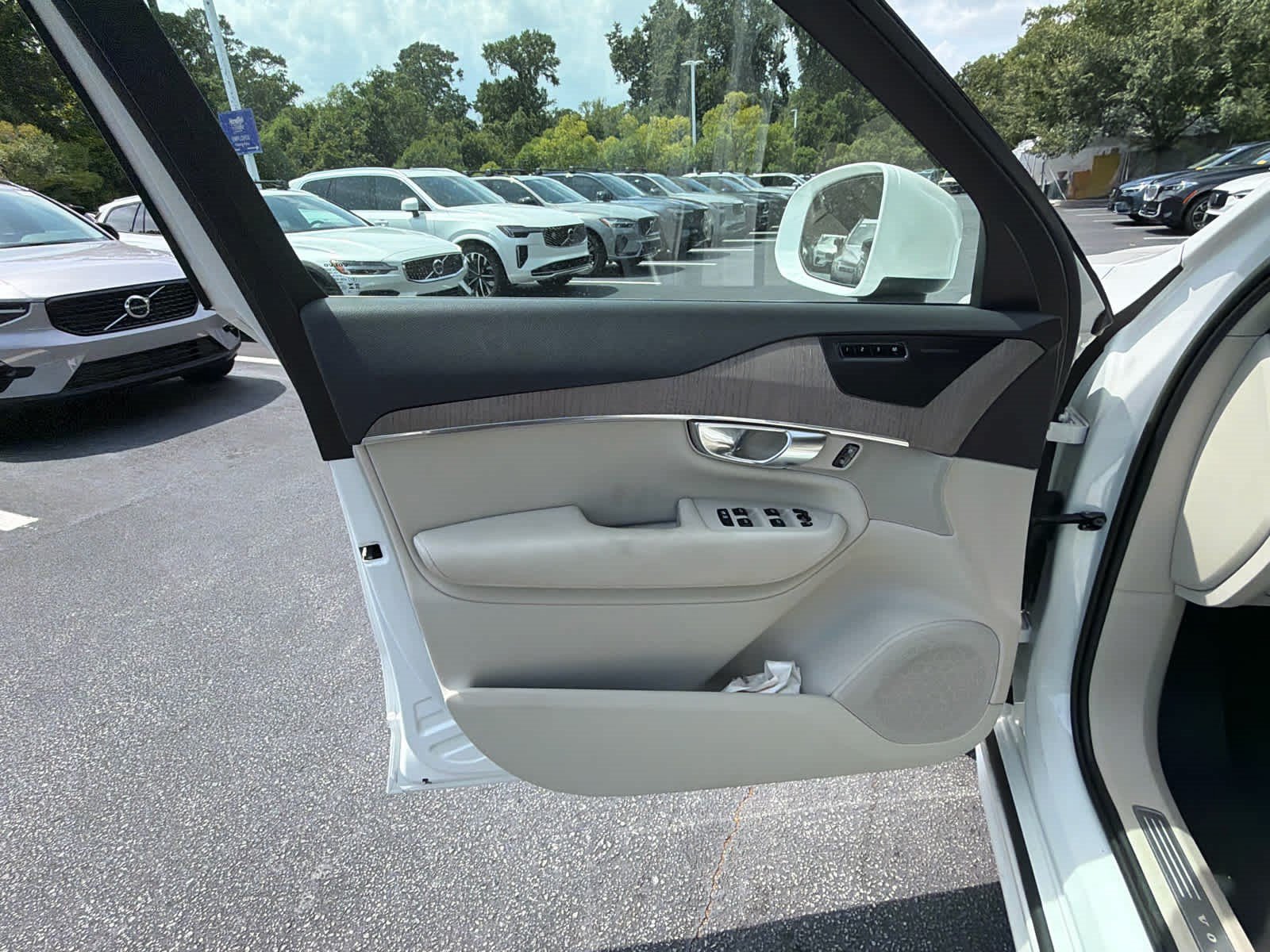 Certified 2023 Volvo XC90 B6 Plus w/ Protection Package Premier AWD/4WD image 23