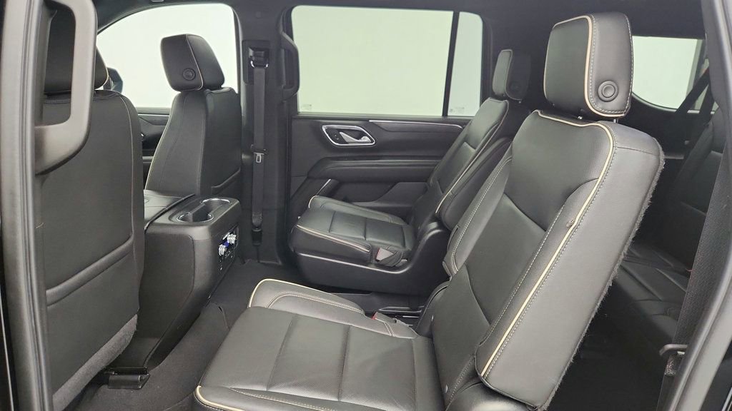 Used 2022 GMC Yukon XL SLT w/ SLT Premium Package image 22