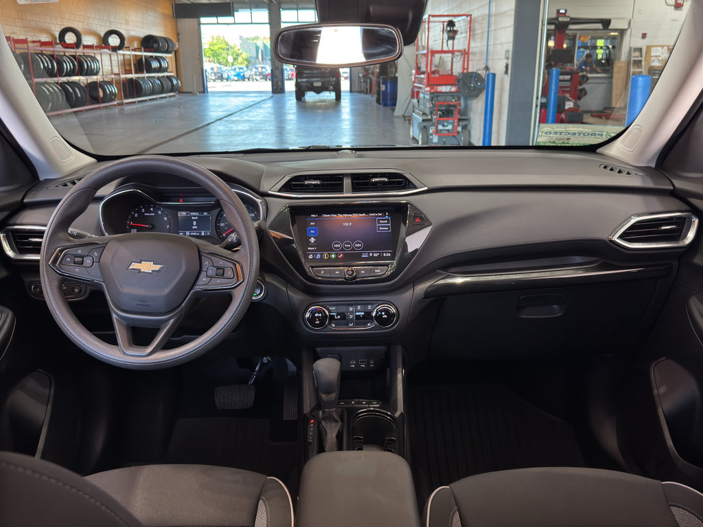 Used 2023 Chevrolet TrailBlazer LT w/ LPO, Blackout Package AWD/4WD image 13