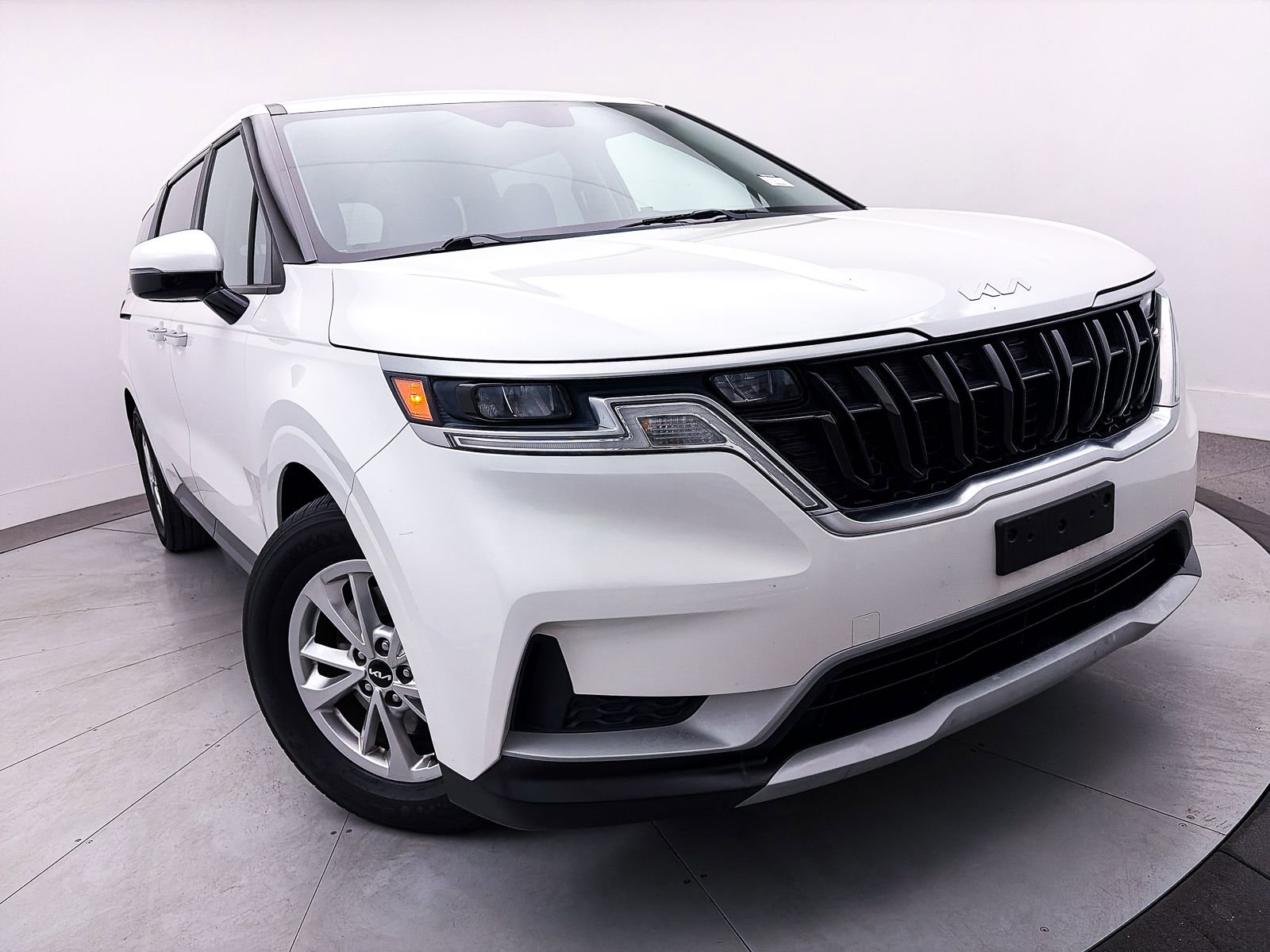 Used 2022 Kia Carnival LX image 6