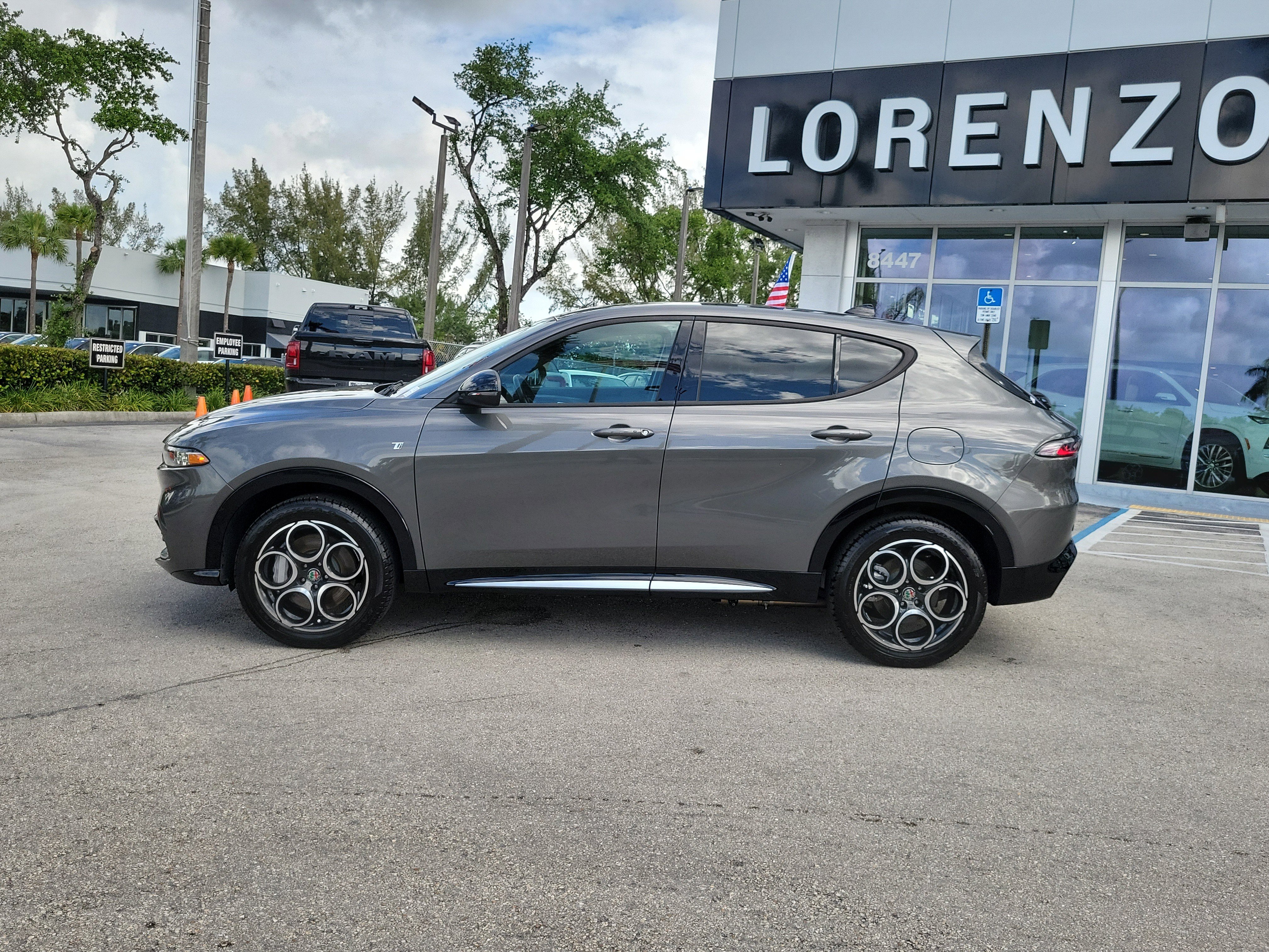 Used 2024 Alfa Romeo Tonale Ti w/ Premium Interior Package AWD/4WD image 8