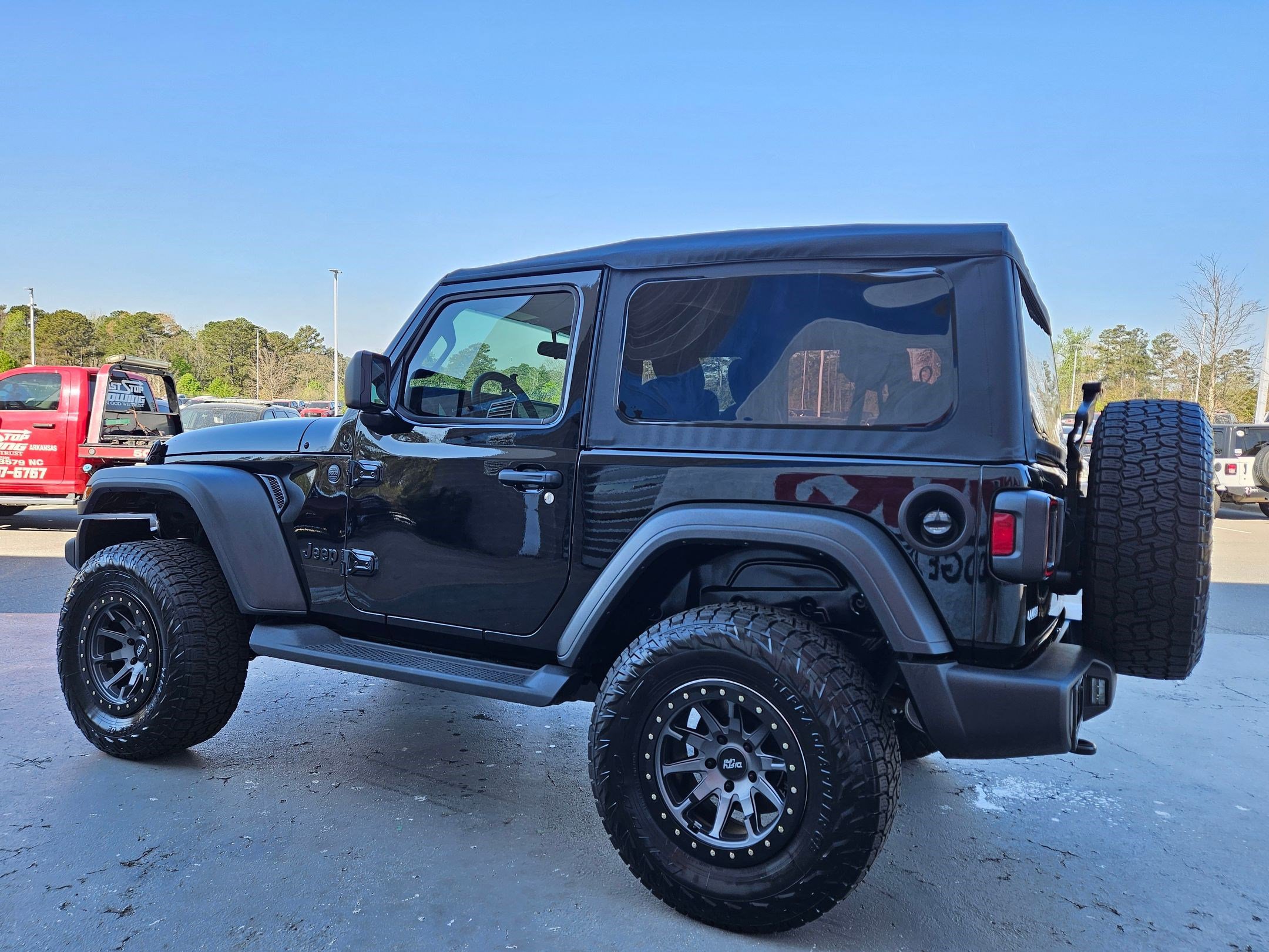 Used 2025 Jeep Wrangler Sport image 5