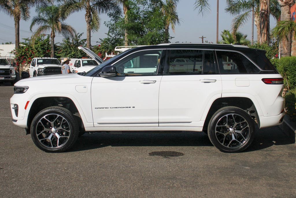 Used 2022 Jeep Grand Cherokee Summit AWD/4WD image 5