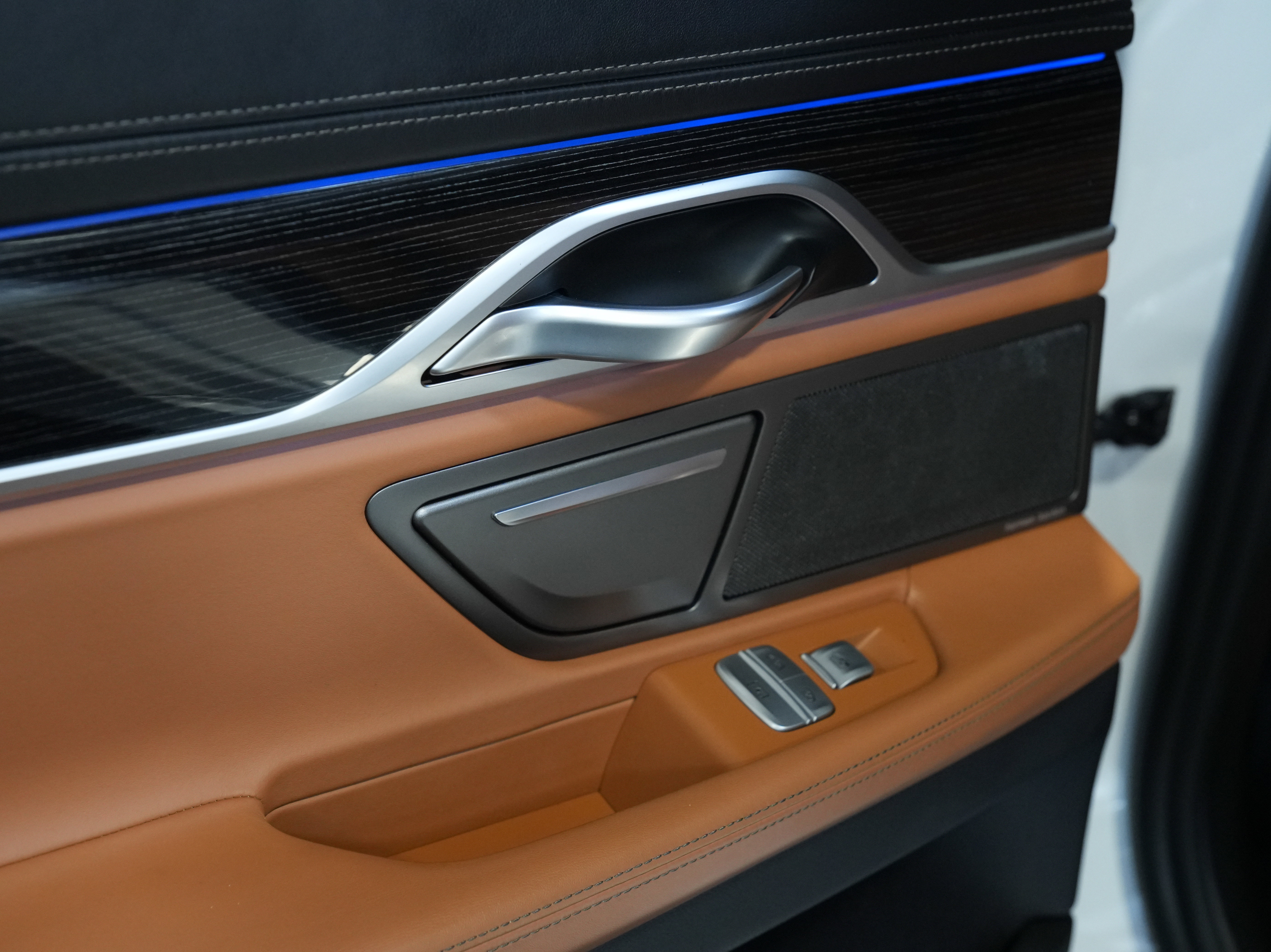 Used 2020 BMW 750i xDrive image 28