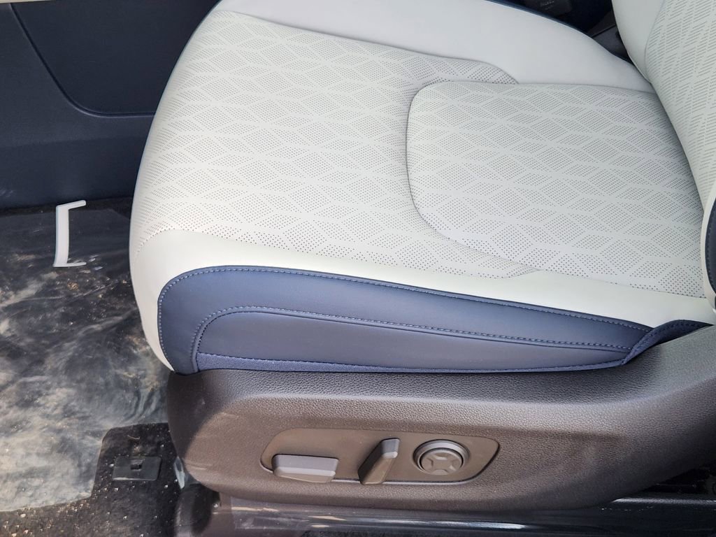 New 2026 Kia Carnival EX image 8