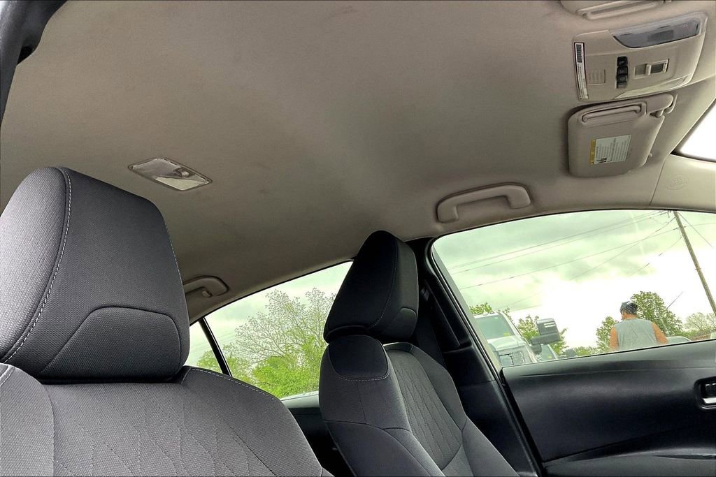 Used 2021 Toyota Corolla LE FWD image 17