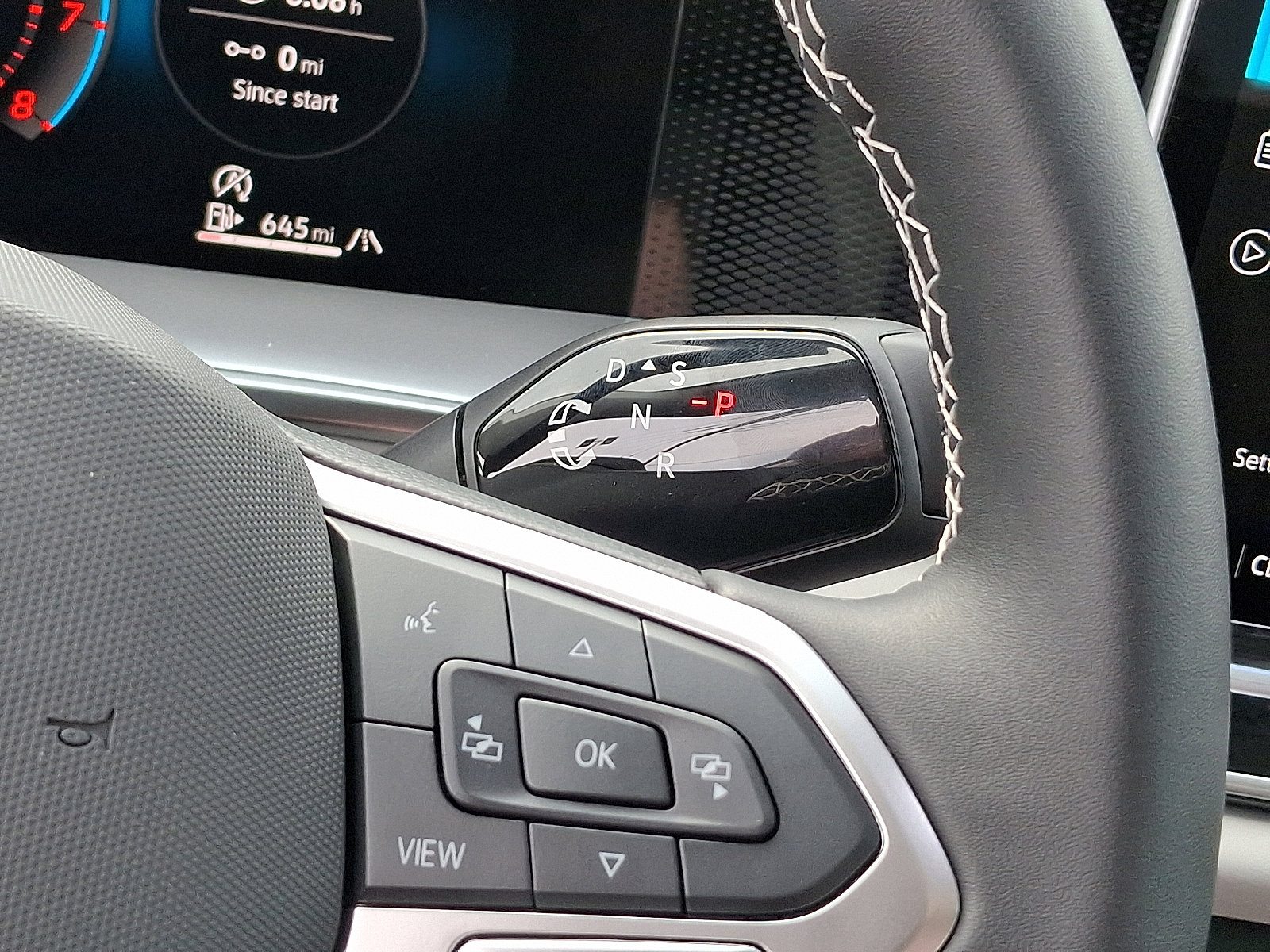 New 2025 Volkswagen Tiguan SE image 7