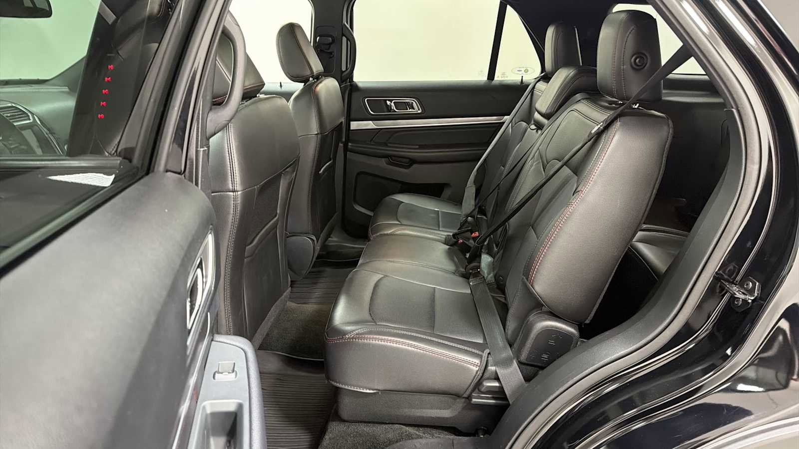 Used 2018 Ford Explorer Sport w/ Equipment Group 401A AWD/4WD image 25