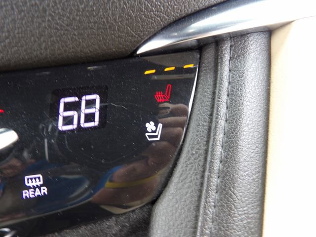 Used 2019 Cadillac XT5 Premium Luxury FWD image 18