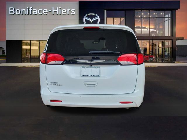 Used 2024 Chrysler Voyager LX image 30