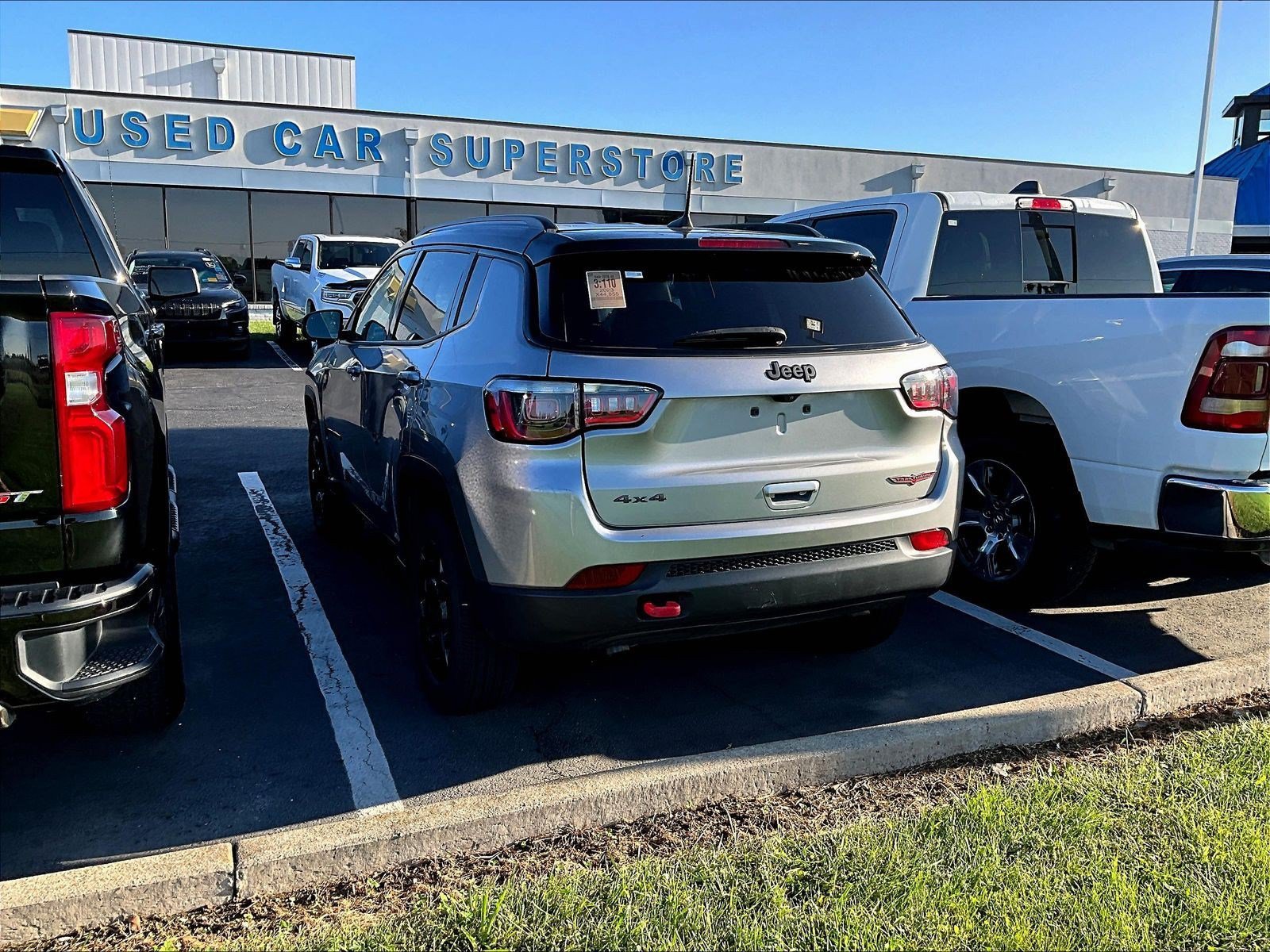 Used 2023 Jeep Compass Trailhawk w/ Trailhawk Convenience Group AWD/4WD image 2
