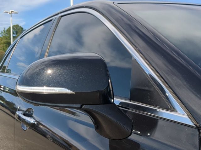 Used 2019 Genesis G90 3.3T Premium RWD image 11