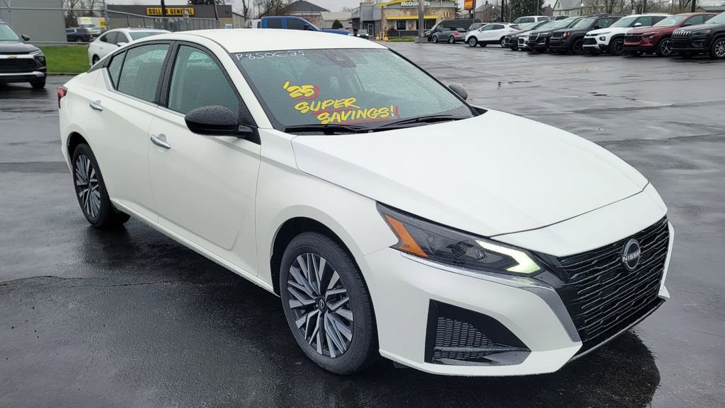 Used 2025 Nissan Altima 2.5 SV image 2