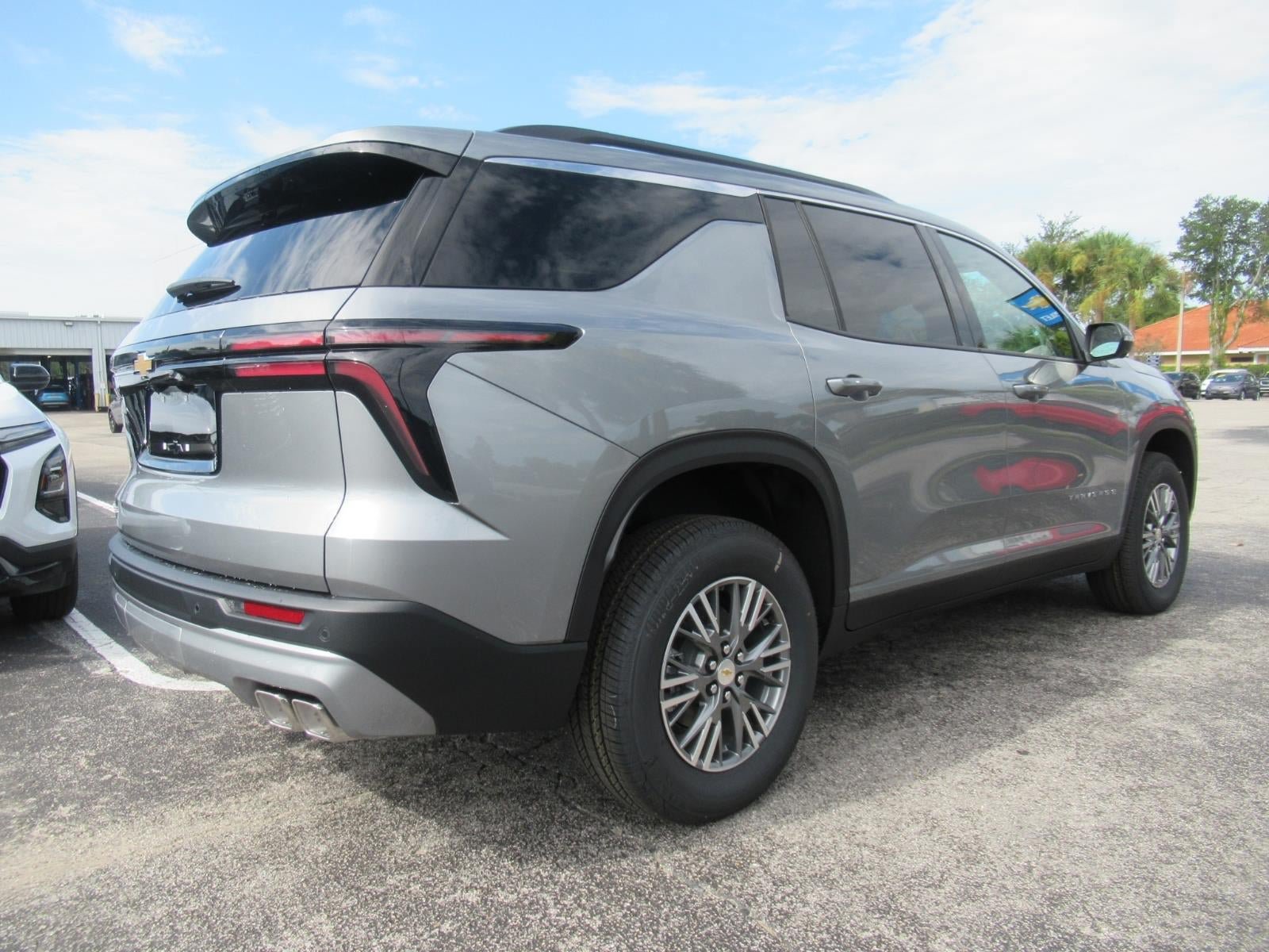 New 2027 Chevrolet Traverse LT w/ Driver Confidence Package FWD image 5