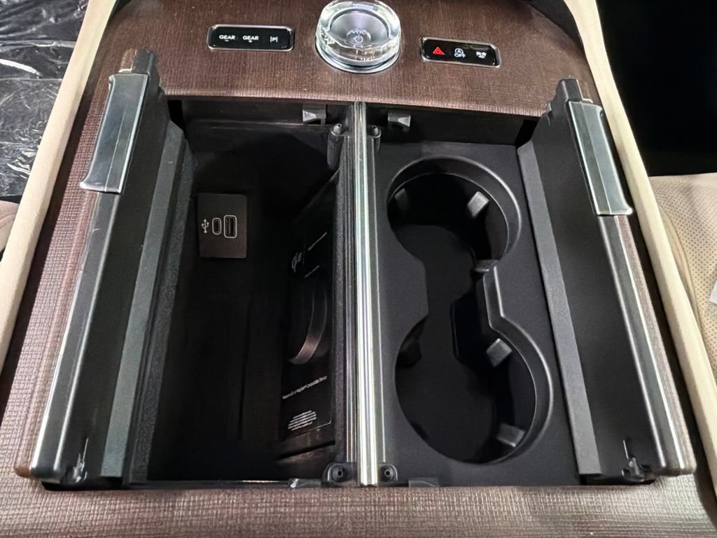 New 2027 Lincoln Navigator Reserve AWD/4WD image 17