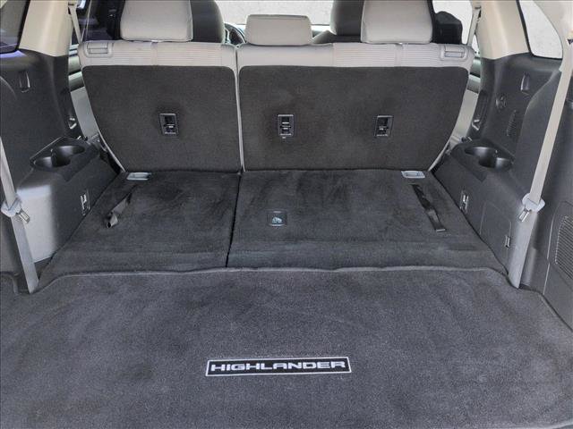 Used 2023 Toyota Highlander LE FWD image 10
