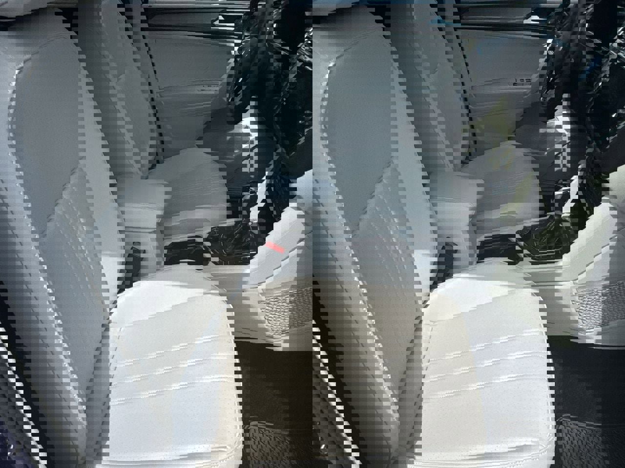 Used 2023 Volkswagen Tiguan SE image 20