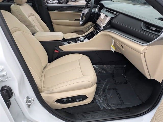 New 2026 Jeep Grand Cherokee Limited w/ Luxury Tech Group II AWD/4WD image 28