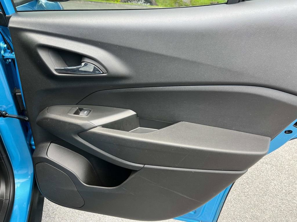 Used 2025 Chevrolet Trax LS image 18