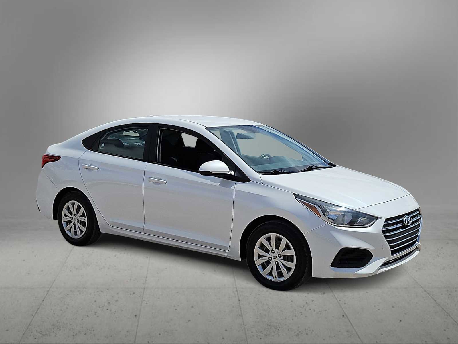 Used 2020 Hyundai Accent SE FWD image 2