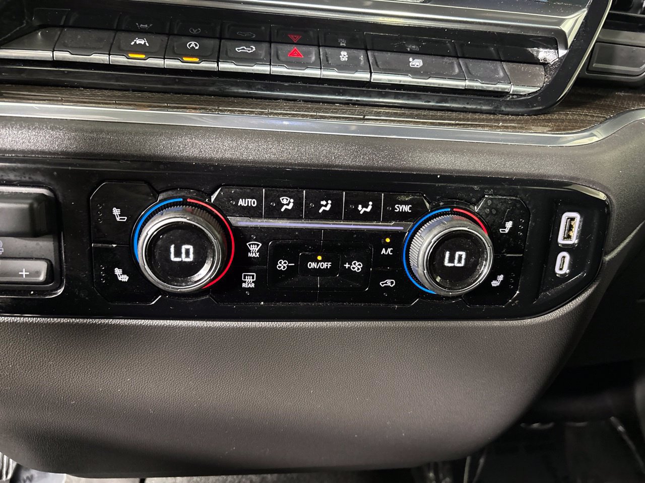 Used 2024 Chevrolet Silverado 1500 LT AWD/4WD image 19